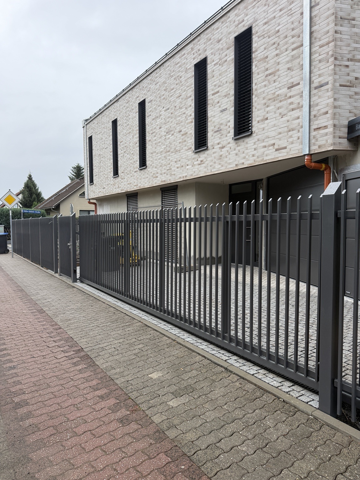 🇩🇪 **Neue Zaunanlage von Pa\-Met Metallzäune – erfolgreich realisiert bei Leipzig\!**
