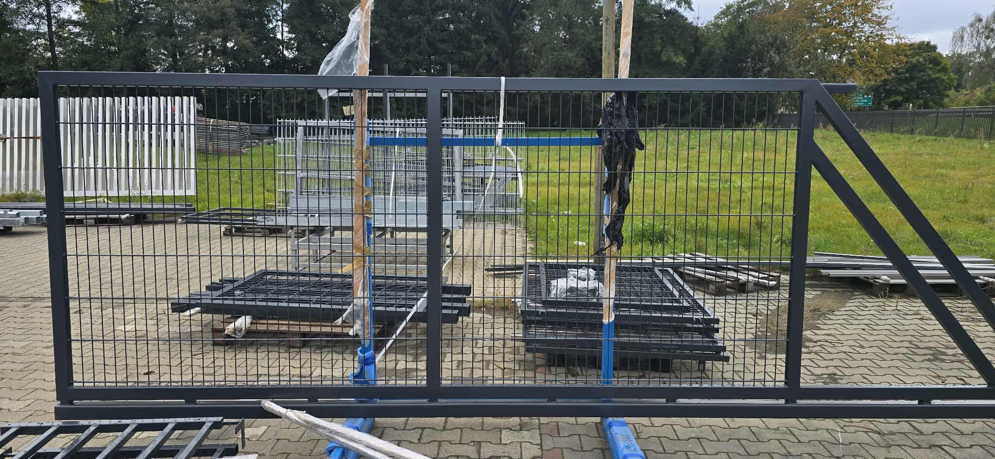 Schiebetore aus Doppelstabmatten