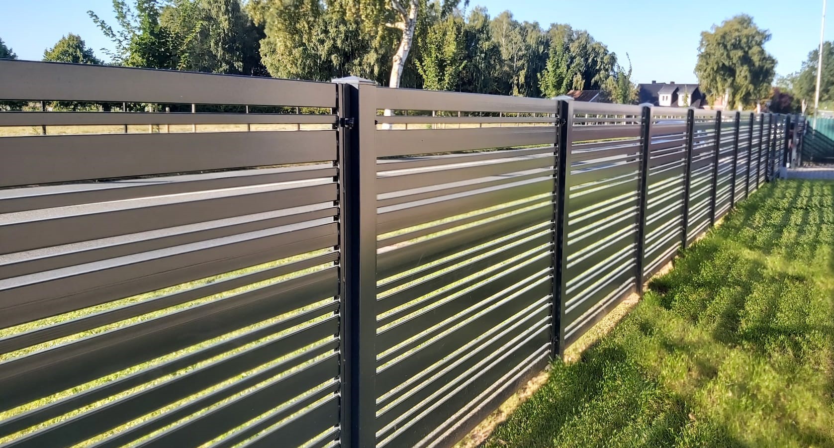 Moderner Zaun